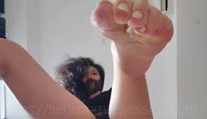 JE127: (4K UHD) POV domestic foot slave JOI - Mistress Jessica