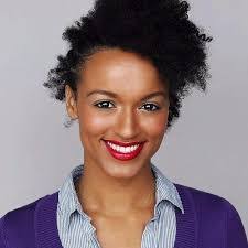 Melanie Thompson's Instagram, Twitter & Facebook