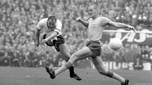 Germany and Hamburg legend Uwe Seeler dies, aged 85 | Sports | German football and major international sports news | DW