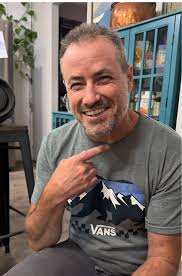 Raise your hand if you’ve ever heard of a neck #sac 🤚 @Kingstons Workshop  and I aren’t buying it! #frog#catch#creek#jump