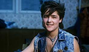 Он как никто другой знает и чувствует то, что чувствуем мы. Yurij Shatunov Biografiya Pevca Foto Lichnaya Zhizn Zhena I Deti Rost I Ves Skandaly Klipy Slushat Pesni Onlajn 2021 Uznaj Vsyo