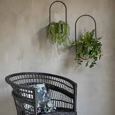 Sägen sie die beine der bank ab und befestigen sie statt dessen seile zum aufhängen. Blumentopf Set Zum Aufhangen Aus Metall Schwarz H55 Cm 2 Tlg