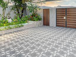 Gạch Lát Sân Vườn Chống Trơn Và Ưu Nhược Điểm Cần Biết