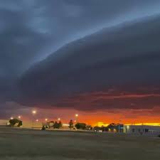 You can capture images like this too! Supernatural Looking Alien Mothership Cloud Captured Hovering Above New Mexico Unilad
