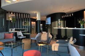 Cet établissement haut de gamme installé dans un ancien relais de poste à la devanture chic, offre une ambiance tamisée et cosy autour du thème des chevaux et des fiacres qui fait du best western hôtel de la poste un hébergement 4 étoiles. Hotel Akena Troyes Official Site La Chapelle Saint Luc