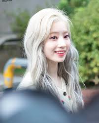 Gambar Mungkin Berisi Satu Orang Atau Lebih Luar Ruangan Dan Dekat Long White Hair Ulzzang Girl Beauty
