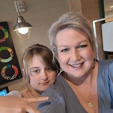 Aliyah Boston 的肩膀工作瘋了😂 in the locker room with AB after our dub against  Phoenix.