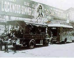 Members of the hospital staff also reported that the initial casualties between 7 and 8.30 pm had all been chinese suffering from parang slashes and stab wounds, but that between 8.30 and 10.30 pm the victims. Peristiwa 13 Mei Parang Terbang Sukahati Net