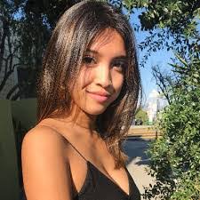 Danielle Linder's Instagram, Twitter & Facebook