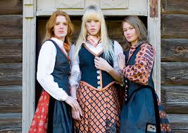 When the heile stakkeside (the whole bunad skirt) was woven, the broader beam was used. Lise Skjak Braek