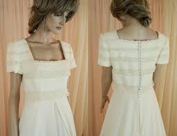 Entdecken, shoppen und einkaufen bei amazon.de: Brautkleid Elegante Vintage Elfenbein Hochzeit Empire Etsy
