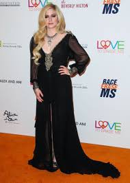 Avril ramona lavigne, мфа (англ.) ˈævrɨl ləˈviːn, мфа (фр.) avˈril laˈviɲ; Maksim Kononenko On Twitter Eto Avril Lavin