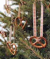 Decorate With Grocery Store Items Christmas Tree Decorations Diy Outdoor Christmas Tree Christmas Tree Decorations