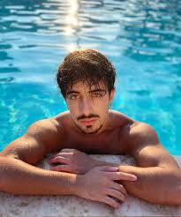 A differenza degli altri concorrenti del talent, alessandro è rimasto impietrito. Alessandro Cavallo Biografia Chi E Eta Altezza Peso Tatuaggi Fidanzata Instagram E Vita Privata Spettegolando
