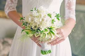 Acquista i mazzi di fiori bianchi floraqueen! Il Bouquet Di Fiori D Arancio Portafortuna Delle Spose Consigli Per Spose Raffinate