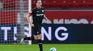 Here we have another austrian player and it's no other than julian baumgartlinger! Leverkusen Verlangert Vertrag Mit Baumgartlinger Sky Sport Austria