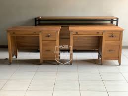 Meja kerja 1/2 biro orbitrend type ost 1061, menggunakan bahan partikel yang berkualitas, memiliki desain yang menarik dan minimalis, tahan lama, kuat, dan kokoh. Meja Kantor Kayu Jati Rustic Minimalis Antik Mjs Furniture Jepara