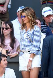 Mirka federer stole the spotlight during roger's epic wimbledon final. Wimbledon 2018 Mirka Federer Serves Up A Strong Look