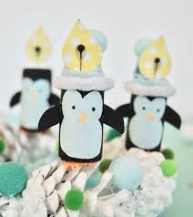 Adventskranz Fur Kinder Aus Korken Und Kiefernzapfen Selber Machen Basteln Mit Kindern Weihnachten Adventskranz Adventskranz Basteln