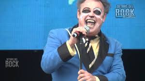 El álbum contiene algunos de los grandes éxitos que le darían impulso a la carrera del grupo y que serían incluidos en el primer larga duración. Los Toreros Muertos Yo No Me Llamo Javier Vl2016 Youtube