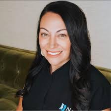 Janet Dilts's Instagram, Twitter & Facebook