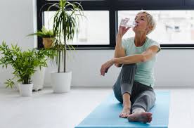 Naturellement, nous avons en effet tendance à nous épaissir et la ceinture abdominale tend à se relâcher avec l'âge. Garder Un Ventre Plat Apres 50 Ans Les Meilleurs Conseils