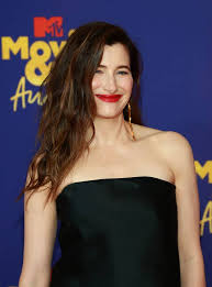 Jennifer barkley (kathryn hahn) wear a poncho to a meeting at ben and leslie's house in order to stay clean amid the mess of. Kathryn Hahn Talks Rob Lowe Parks And Recreation Crush