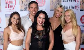 Kay Brandt Named 1st Winner of xHamsters Porn for Women Award | AVN