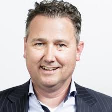 Ik vertrek! Ik weet niet waar ik het lef vandaan heb gehaald. De controle  loslaten, naar het buitenland gaan en iets heel anders gaan doen. Veel over  gesproken en nooit gedacht dat