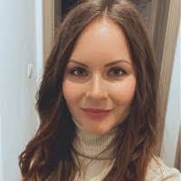 Gloria Toth's Instagram, Twitter & Facebook