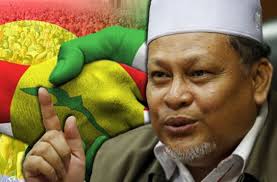 Kelantan deputy menteri besar datuk mohd amar nik abdullah however said those who wish to stage the dance can only do so after they comply with mohd amar said despite the lift on the ban, the state government as well as the religious department would continue monitoring the performances of the. Nik Amar Ulangi Cadangan Bubar Umno Ahlinya Masuk Pas