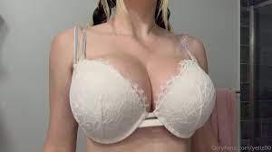 Yellz00 Countdown Sexy Bra Tease Onlyfans Video