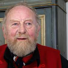 Lars vilks muhammedteckningar är en serie teckningar av lars vilks föreställande profeten muhammeds ansikte på en rondellhund.de ursprungliga tre teckningarna från 2007 är gjorda med tuschpenna och klottriga i stilen och gjordes för en utställning som hette hunden i konsten 1 i tällerud men vilks bidrag stoppades. 510tzo7tyrpv8m