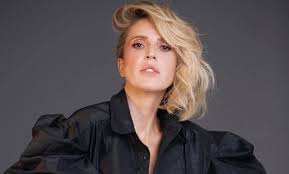 She studied political science and journalism at emerson college in boston, massachusetts. Alejandra Azcarate Se Porto Como Una Hijue Con Mis Meseros Las2orillas