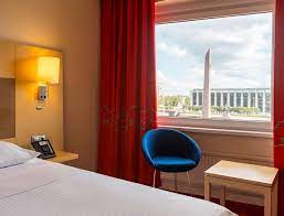 Bathroom amenities include complimentary toiletries and hair dryer. Hotel In Sankt Petersburg Park Inn Pulkovskaya