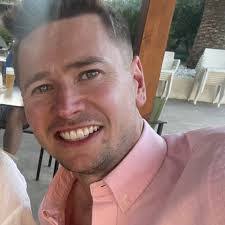 David Lumb's Instagram, Twitter & Facebook