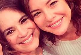 Regina, filha de jesus duarte (militar) e dulce blois (professora de piano), nasceu na cidade de franca, interior de seatilde;o paulo, mas viveu dos seis aos dezoito anos em campinas. Regina Duarte Comemora Gravidez De Regiane Alves Ofuxico