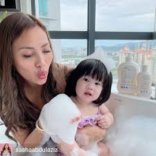 Watikah itu turut disaksikan sultan selangor, sultan sharafuddin idris shah ibni almarhum sultan salahuddin abdul aziz shah dalam upacara penuh istiadat ketenteraan. Tayang Lengan Dulu Sekarang Mompreneur Sasha Aziz Kongsi Step Langsing Dari Rumah Nona