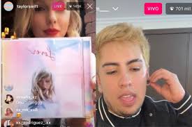 La verdad no entiendo porque estaban todos enamorados de la vieja chancluda  si María Antonieta de Las Nieves estaba de ututuy😍 además de que me parece  que con el disfraz de la