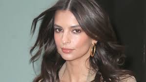 Heftiger shitstorm nach fotos mit baby sylvester emily ratajkowski bei den fashion awards in new york 2019. Emily Ratajkowski Mit Diesem Instagram Post Heizt Sie Die Babygeruchte An