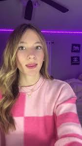 Angela Grayer's Instagram, Twitter & Facebook