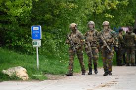 Nach vierwöchiger fahndung nach dem terrorverdächtigen soldaten jürgen conings ist in ostbelgien eine leiche. Belgien Grossfahndung Nach Rechtsextremisten