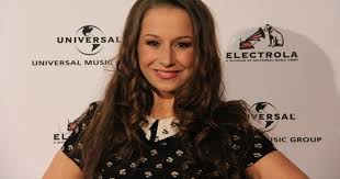They were dating for 1 year. Oonagh Wiki Biografie Der Sangerin