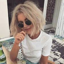 Style a creamy blonde blunt bob hairstyle and for the bangs, create a middle part. Blunt Bob With Bangs Blonde Bpatello