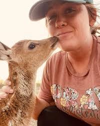 Diane Snelson's Instagram, Twitter & Facebook