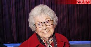 6 doutora honoris causa pela universidade de évora, em 2009. Eunice Munoz Considera O Tumor Uma Dadiva Nova Gente