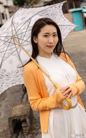 妃光莉– ROUの美女写真集