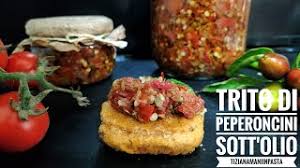 Scopri come fare la conserva con un alimento che completa qualsiasi piatto! Trito Di Peperoncini Piccanti Sott Olio Youtube