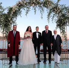 Erst wollte er von der hochzeit gar nichts gewusst haben. Mesut Ozil Heiratet In Istanbul Erdogan Als Trauzeuge Welt