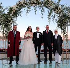 Er steht seit sommer 2017 beim fc chelsea unter vertrag. Mesut Ozil Heiratet In Istanbul Erdogan Als Trauzeuge Welt